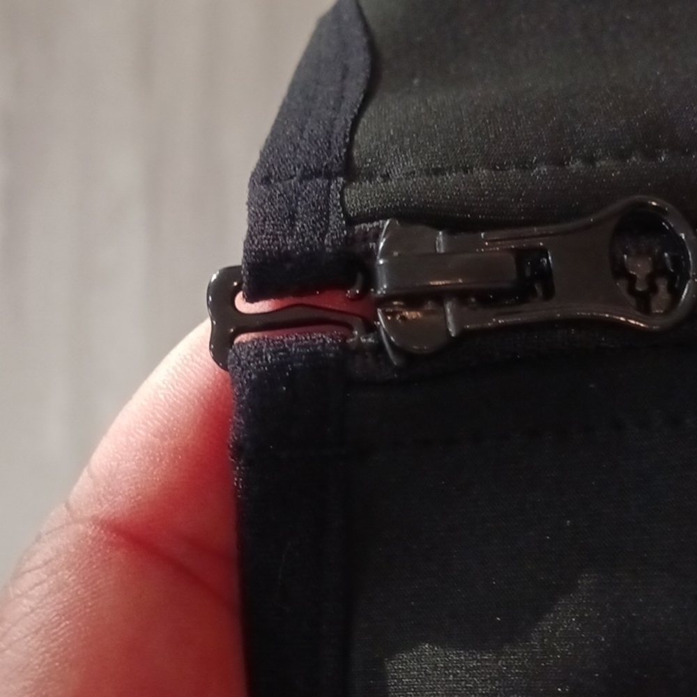 Black Slimming vest - waist & belly. Size large. - Picture 13 of 15